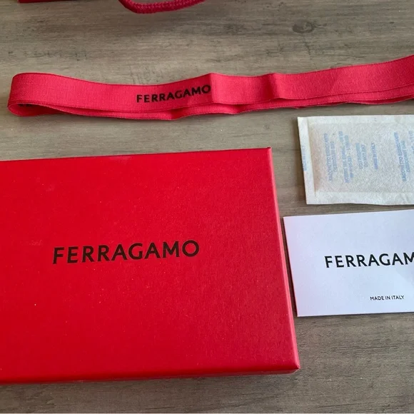 Salvatore Ferragamo new wallet in a Gift Box - Picture 2 of 7